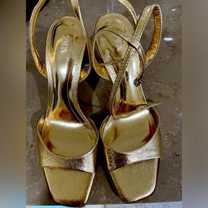 ZARA ANKLE STRAP HEELED METALLIC SANDALS in GOLD.